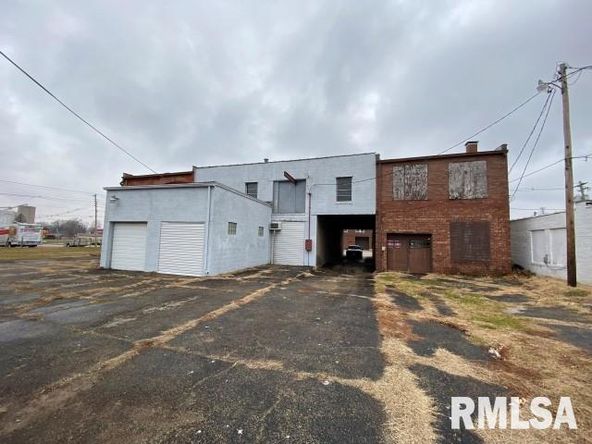 154 W Main St, Galesburg, IL 61401